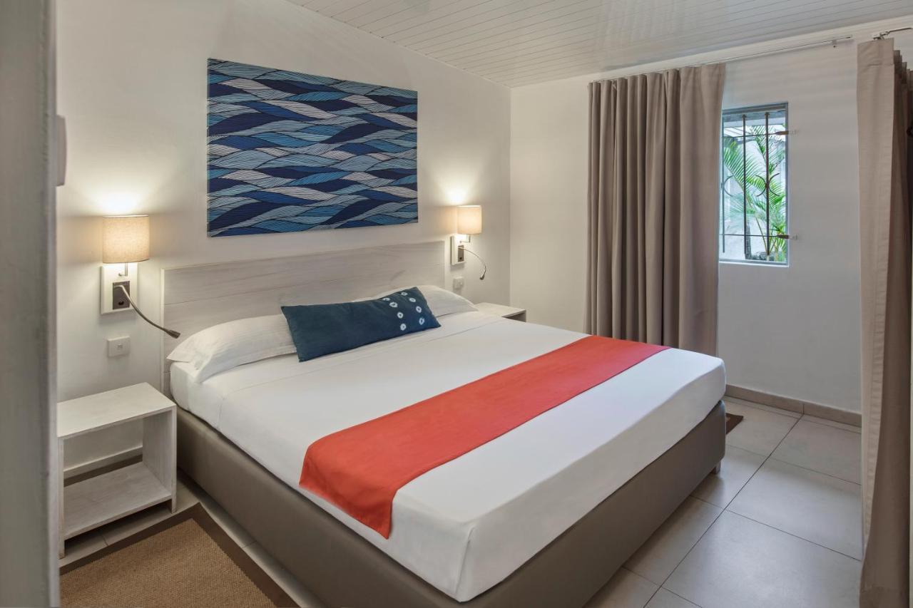 Astroea Beach Hotel (Adults Only) Blue Bay Exterior foto